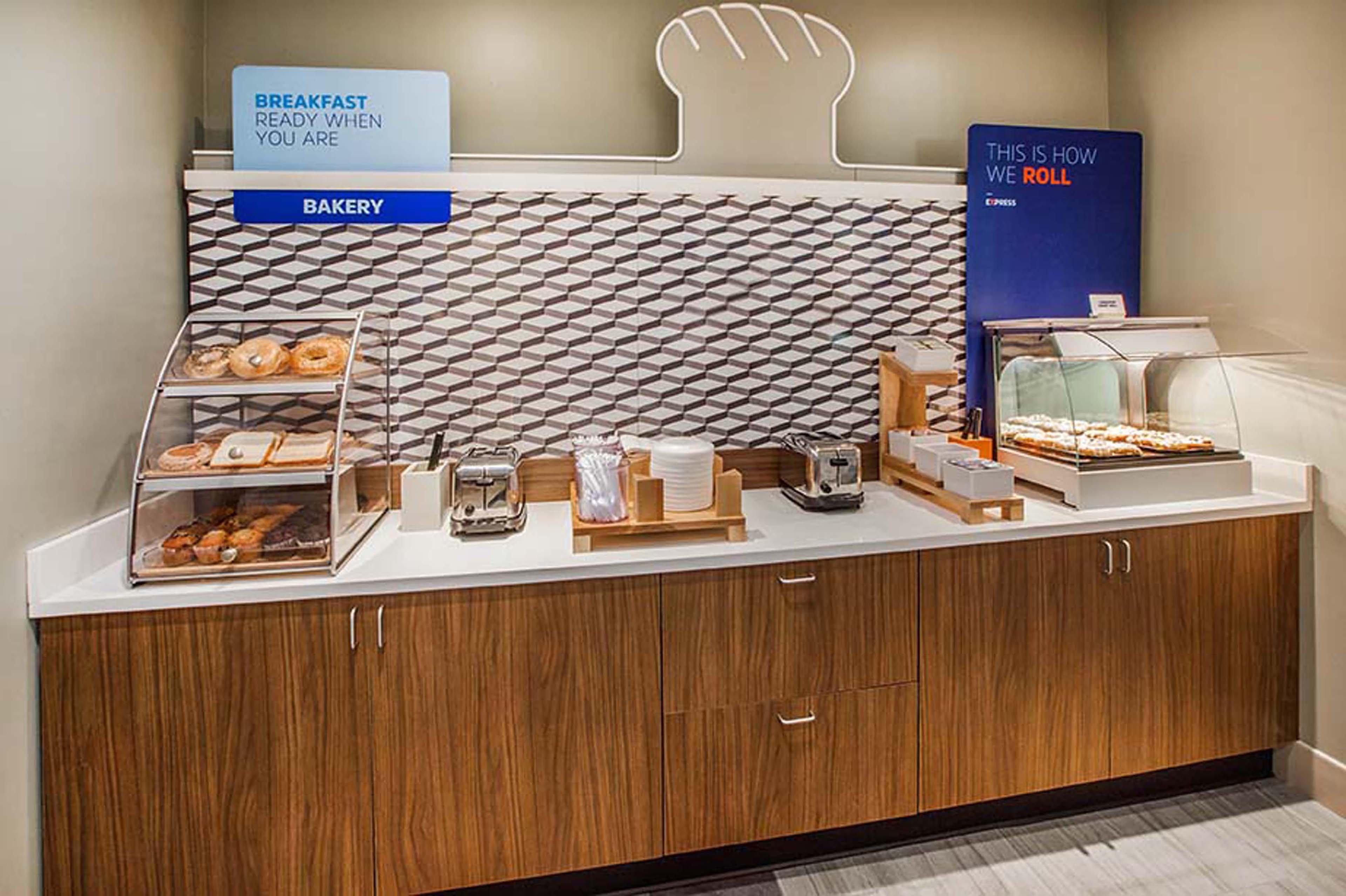 Holiday Inn Express Forsyth By Ihg מראה חיצוני תמונה